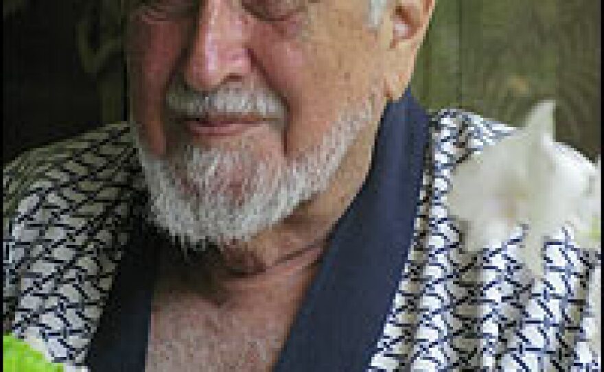 Newspaper columnist Ardeshir Cowasjee, a Karachi native, often receives visitors while in a bathrobe.