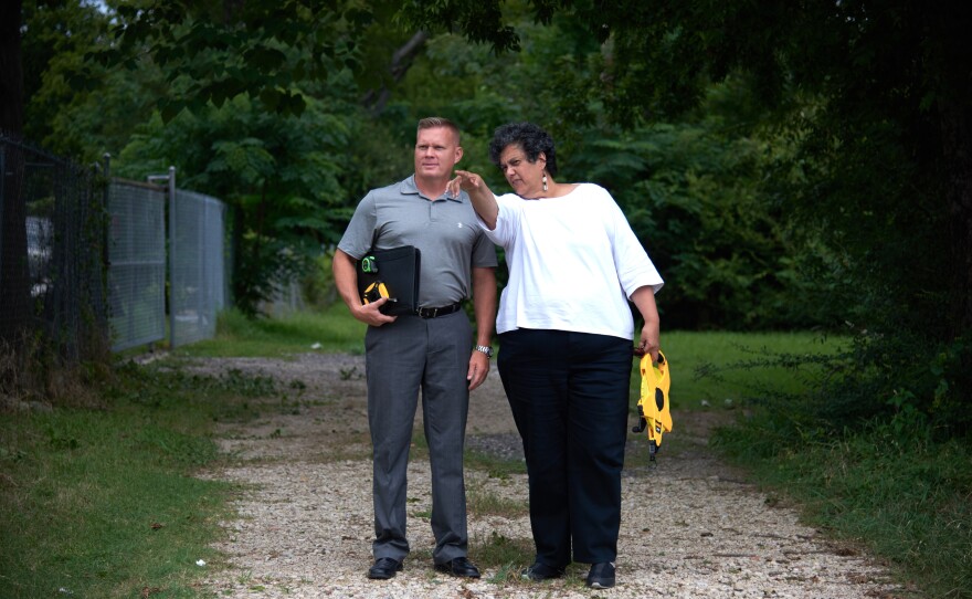 Private investigator Daryl Parker, attorney Cheryl Wattley, at the crime scene in Dallas.