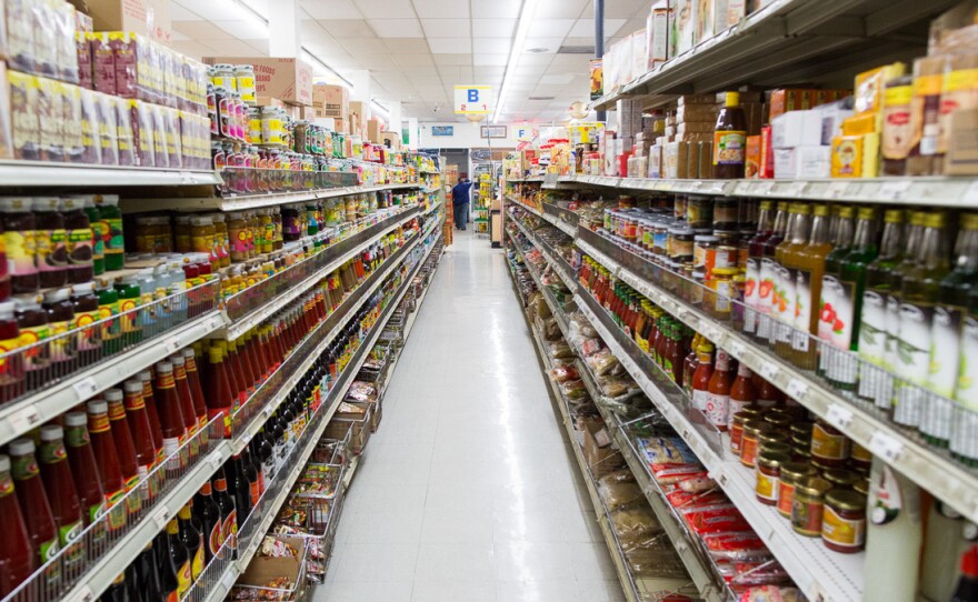 The well-renowned Bangkok Market, located in Los Angeles, is a longtime supermarket for retail and wholesale Thai produce, spices, chili pastes and household products.