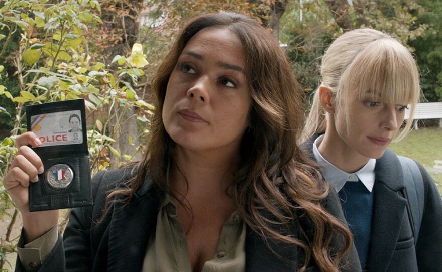 Raphaëlle Coste (Lola Dewaere) and Astrid Nielse (Sara Mortensen) in ASTRID Season 1.