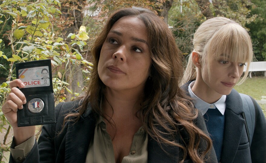 Raphaëlle Coste (Lola Dewaere) and Astrid Nielse (Sara Mortensen) in ASTRID Season 1. 