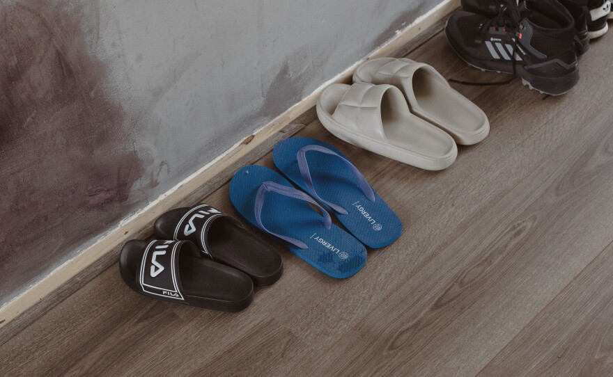 Wang Jingyu and his girlfriend left Gao Zhi's home in the Netherlands abruptly in August 2023, leaving behind various possessions, including house slippers.