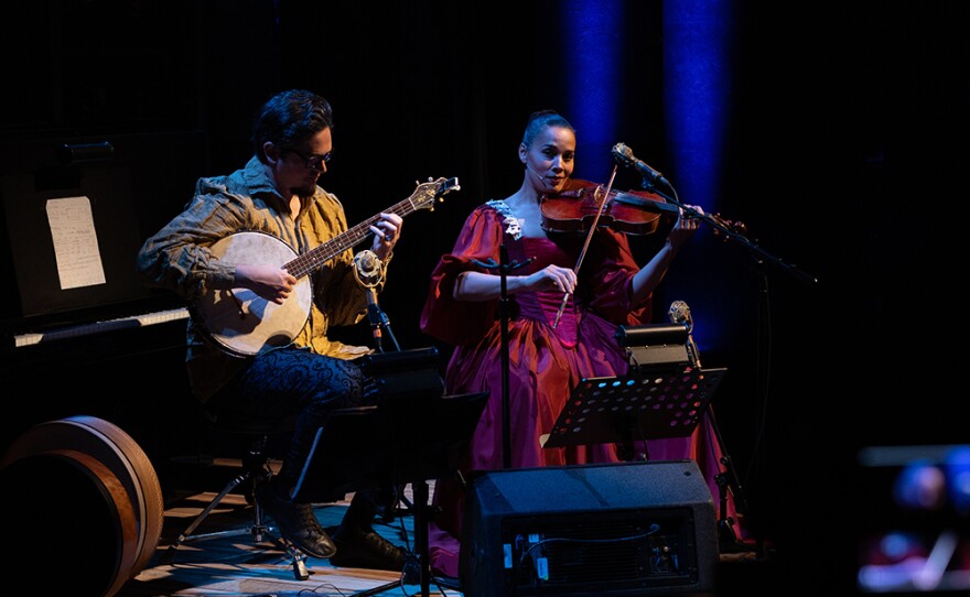 GREAT PERFORMANCES: Black Lucy and the Bard - Toadzz