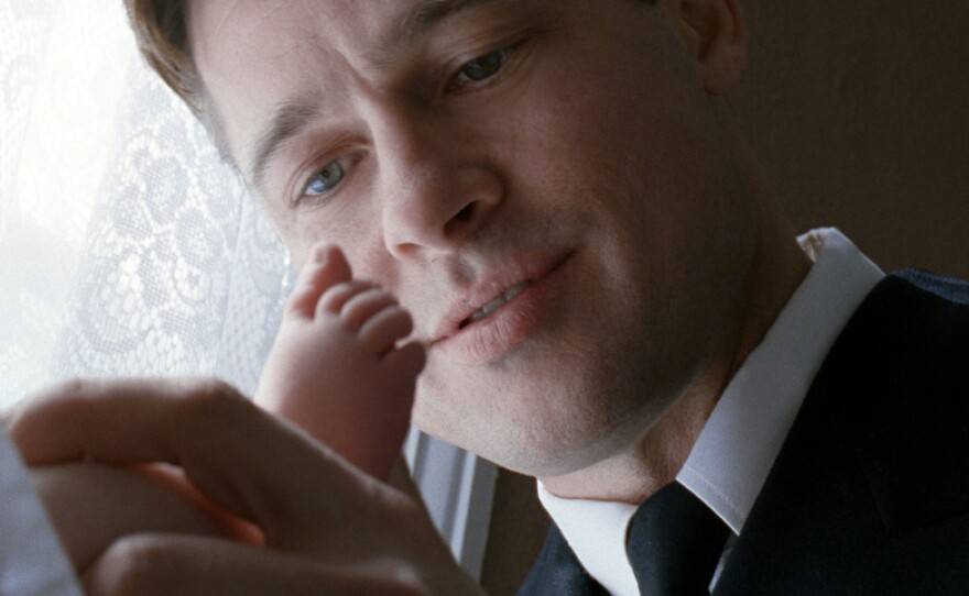 Brad Pitt plays Mr.O'Brien, an archetypal 1950s patriarch who loves his family and can't help but imposes huge expectations on them.