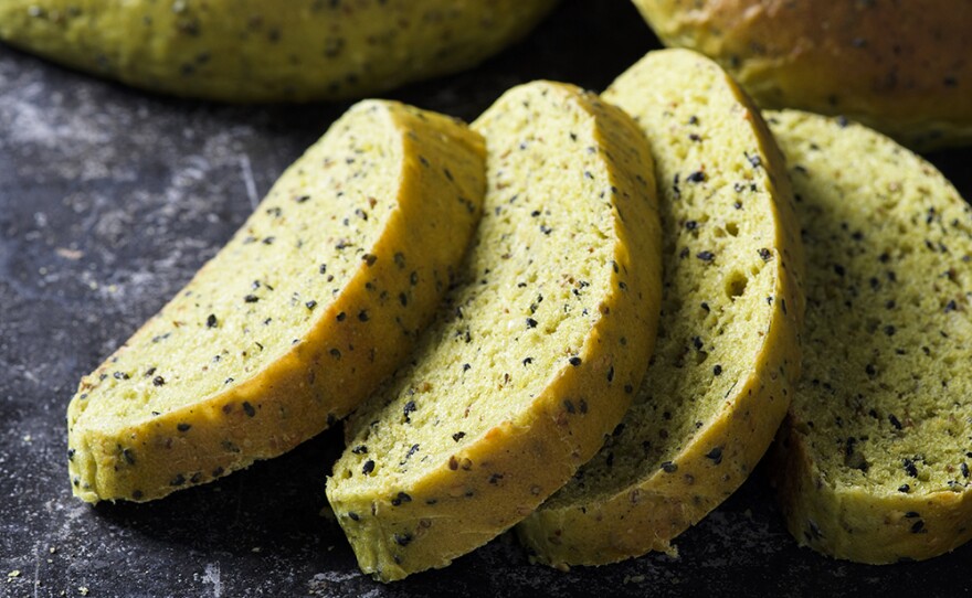 Palestinian-style Turmeric Bread (KA’AK ASFAR)