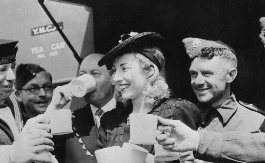 Vera Lynn, serving cups of tea to servicemen stationed in Trafalgar Square on June 4, 1942.