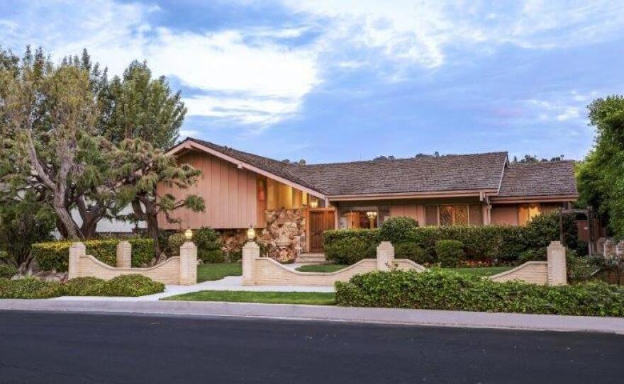 'Brady Bunch' House Winner Revealed: HGTV Outbid Lance Bass