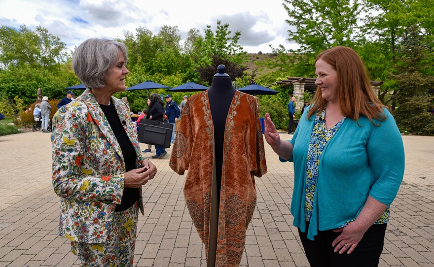 Deborah Miller (left) appraises a Fortuny silk velvet jacket, ca. 1925, in Boise, Idaho.