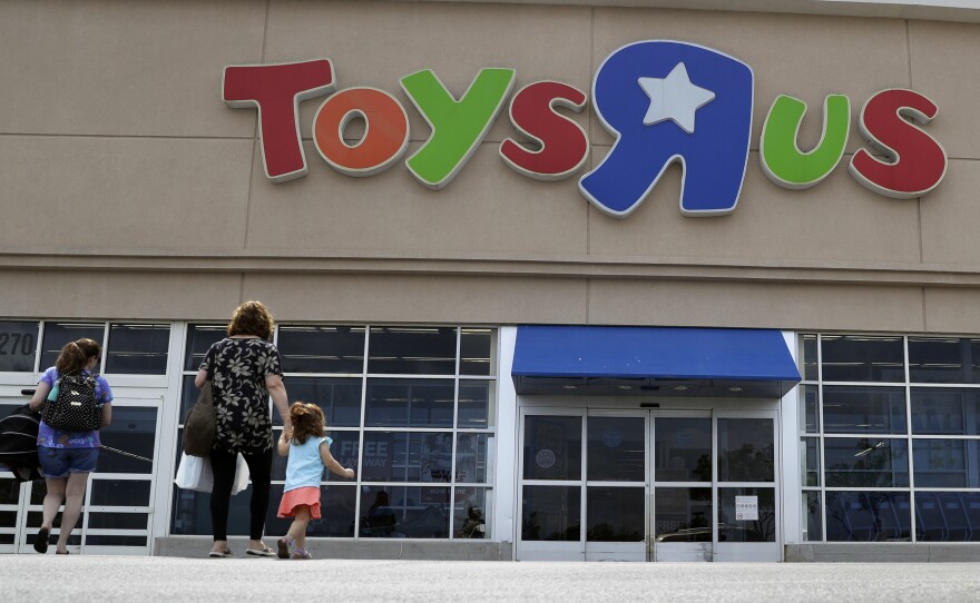 A bankruptcy court judge approved a plan for Toys R Us to pay its top executives millions in bonuses, even as the company struggles to stay afloat.