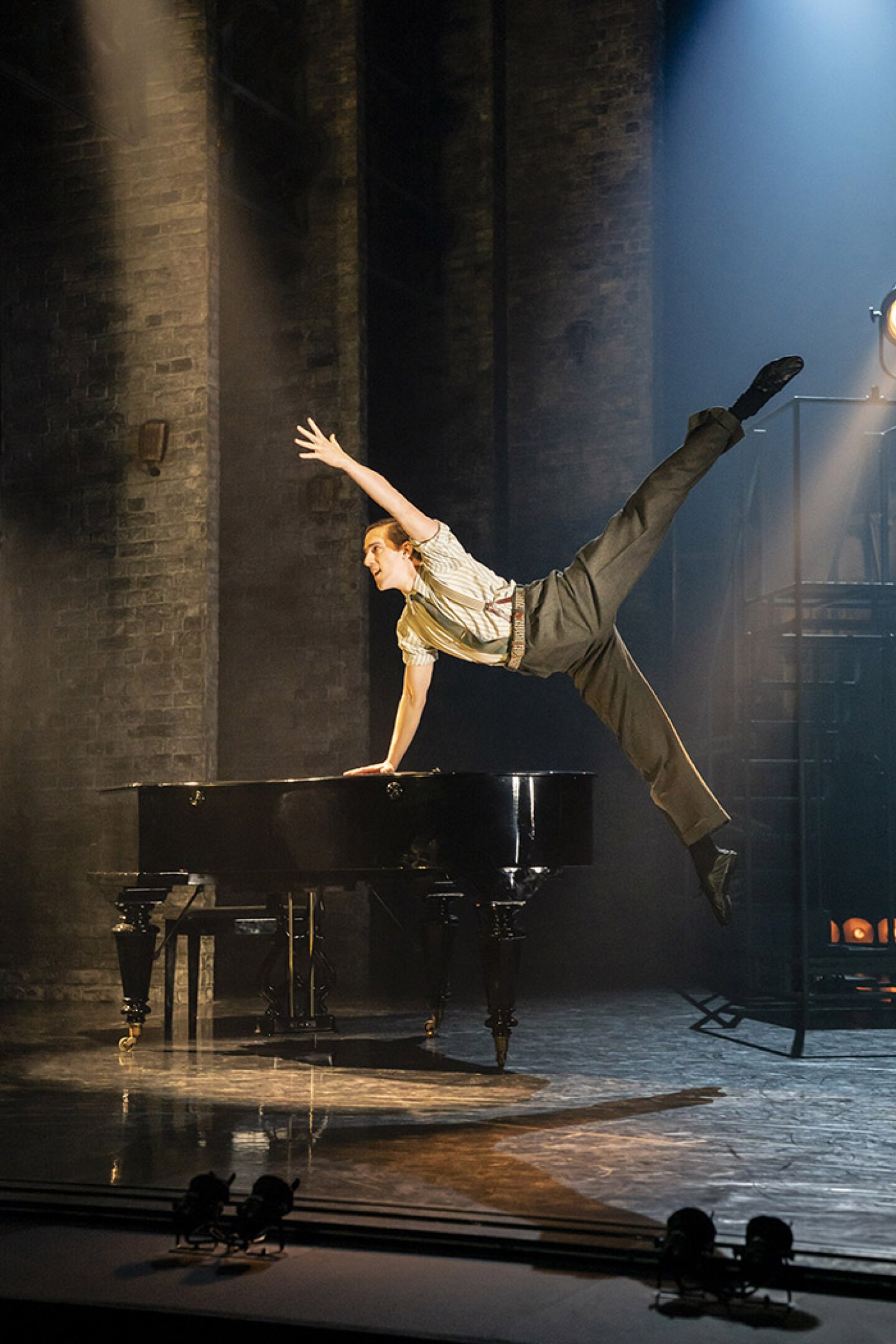ulian Craster (Dominic North). Experience this dark fairytale from Matthew Bourne with this Olivier Award-winning stage adaptation.