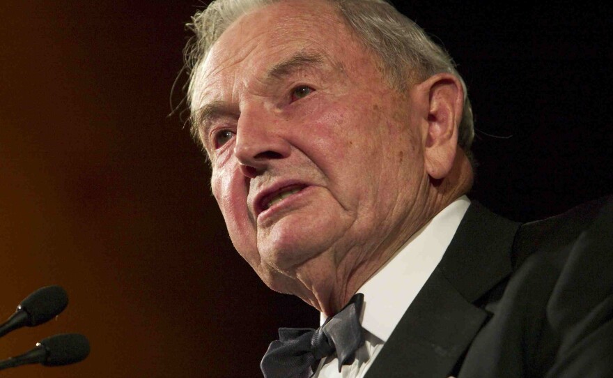 David Rockefeller delivers remarks before presenting then-Secretary of State Colin Powell with the Marshall Award in 2003.