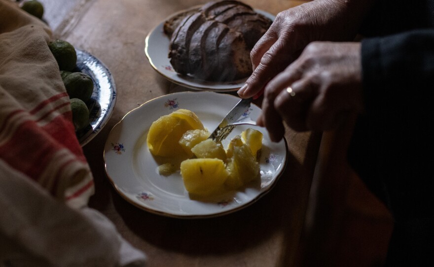 Gloria Lucchesi prepares some potatoes that she cooked with the cooking containers, Nov. 12, in San Casciano dei Bagni.
