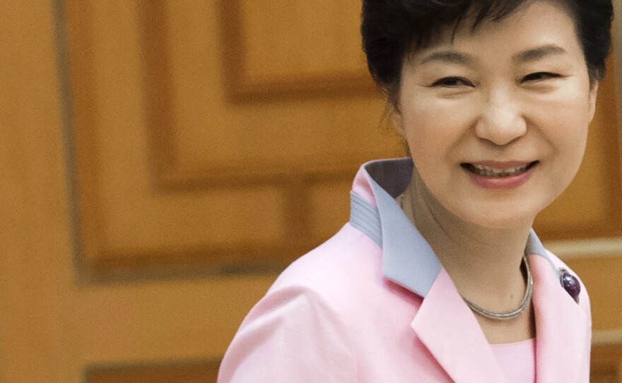 South Korea's President Park Geun-hye's approval rating has dropped to 33 percent during the MERS outbreak.