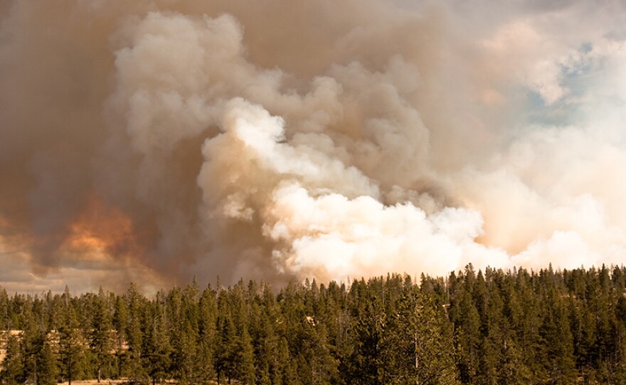 Fire rages Antelope Creek, Wyo.