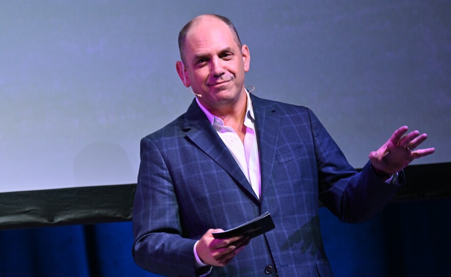Andrew Morse is stepping down as publisher and president of the Atlanta Journal-Constitution next month. Morse had aimed to achieve 500,000 paying digital subscribers by the end of 2026. He now says the goal is attainable, but will take more time.