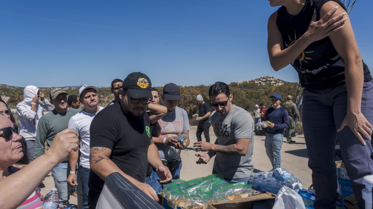 Customs and Border Protection holding hundreds of migrants unsheltered near Jacumba Hot Springs - Vimarsana News