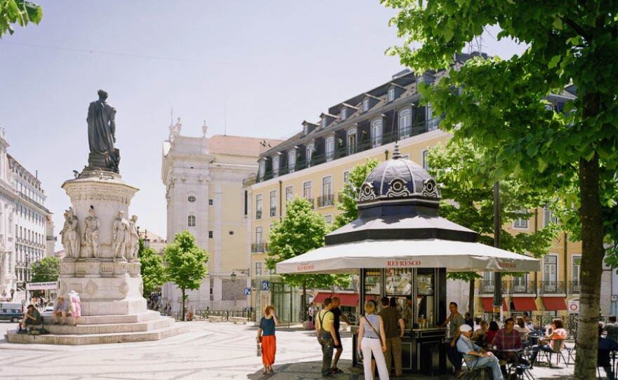 Quiosque da Praça Luís de Camões, one of the refurbished refreshment stands that Catarina Portas and architect João Regal helped restore to Lisbon's plazas.