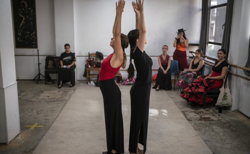 Students at Amor de Dios observe each other's moves.