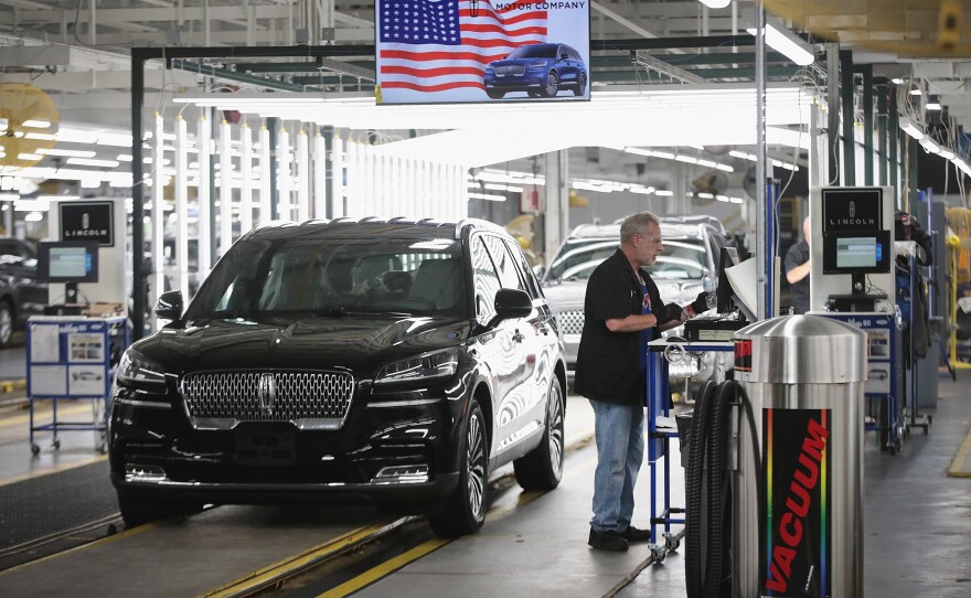 A Lincoln Aviator rolls off the assembly line at a Ford assembly plant in Chicago. California agreed to a deal with four automakers, including Ford, to produce fuel-efficient cars.