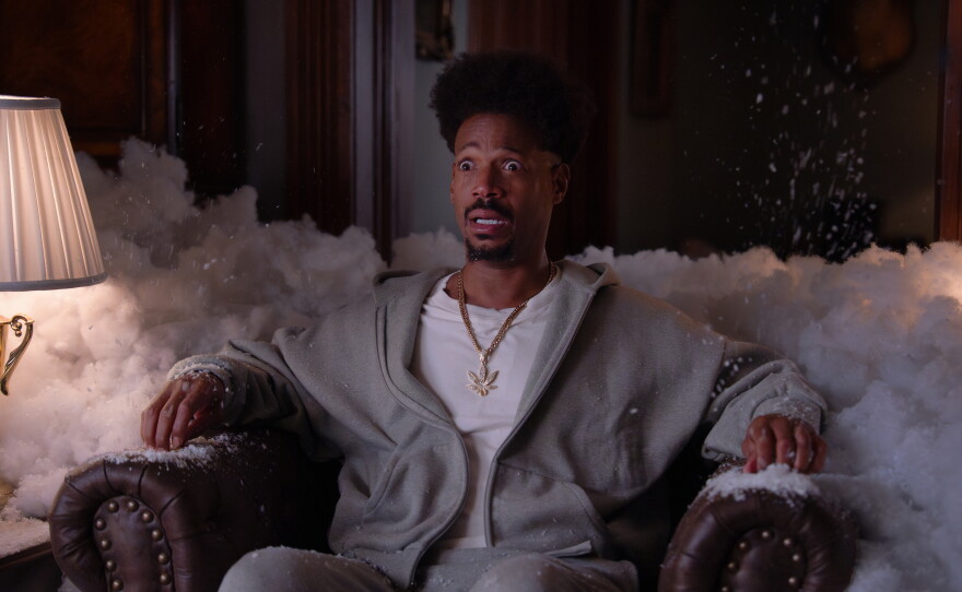 Marlon Wayans as Shorty  in Scary Movie. This trailer includes instances of vulgar language. 