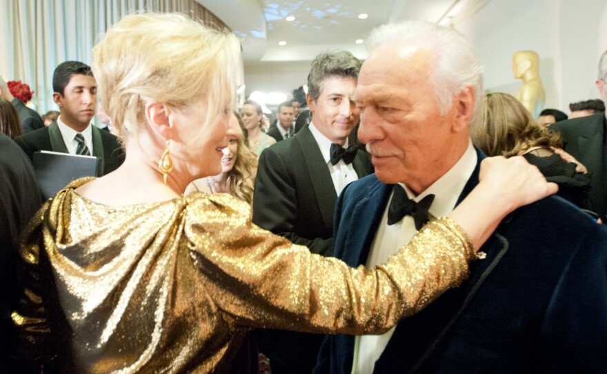 Best Actress winner Meryl Streep with Best Supporting Actor winner Christopher Plummer. Is that a look of disapproval on Mr. Plummer's face? Naw, he's British and too nice to be that honest.