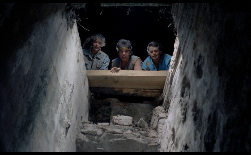 Rubén Galindo, Jr.'s "Grave Robbers" is a Mexican slasher film from 1989.