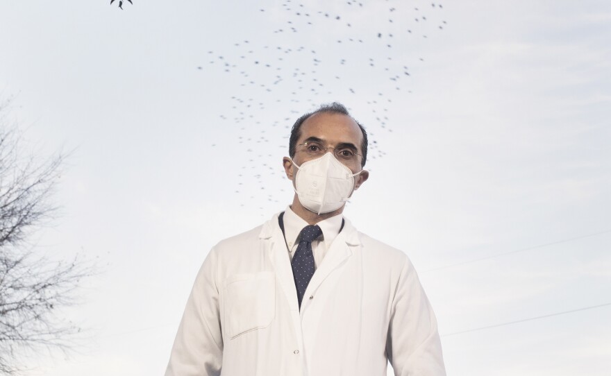 Dr. Maurizio Pompili's advice when trying to help others? Stay relaxed and keep your virtual door open. "Anybody was invited to my home digitally. We took advantage of the national motto <em>'Andrà tutto bene'</em> — 'Everything will be ok.' "