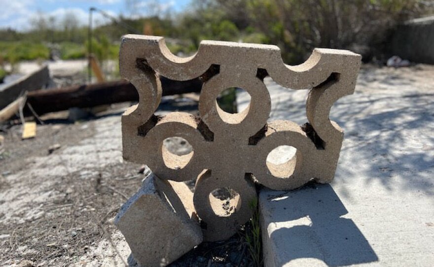 a partial breeze block is arranged in a concrete open space area