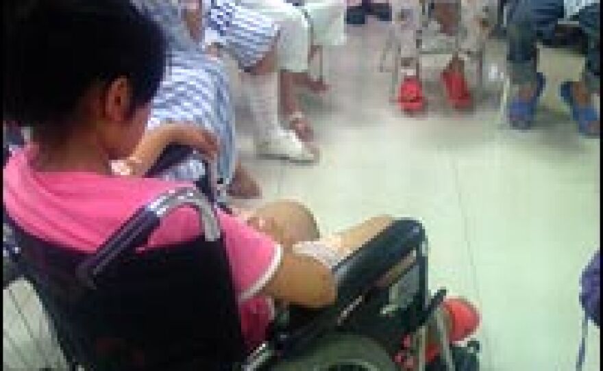 Children injured in last week's earthquake attend a counseling session at West China Hospital in Chengdu.