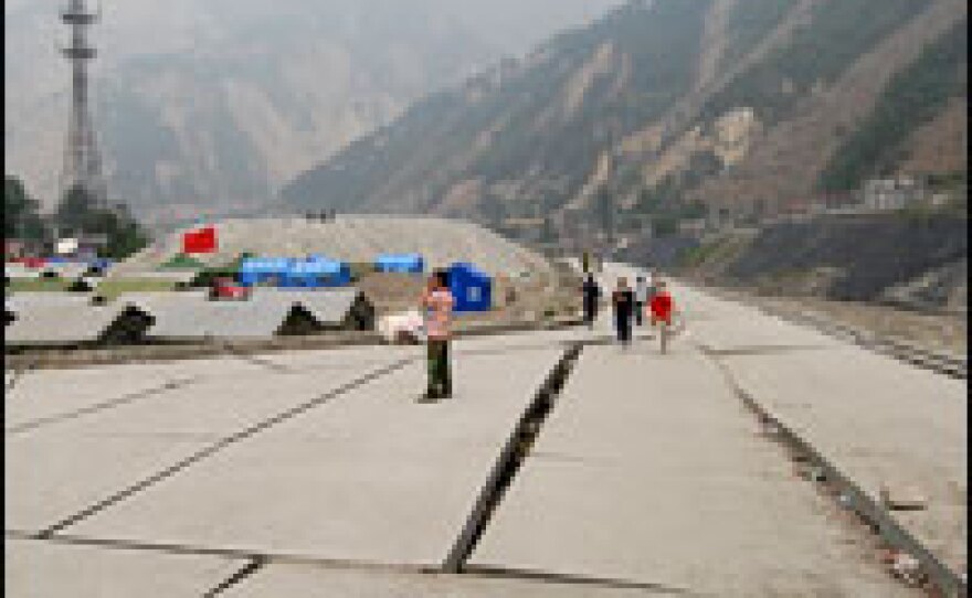 Cracks in the road in Yingxiu.