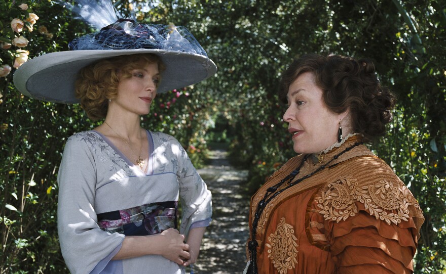 Michelle Pfeiffer and Kathy Bates make arrangements in "Cheri"