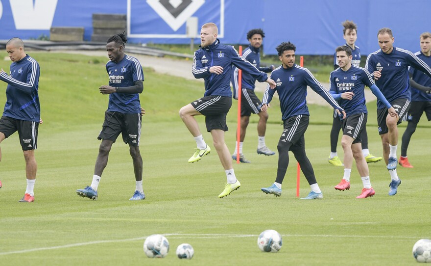 Hamburg soccer players head to the team's training kickoff on Thursday.