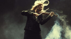 Violin virtuoso David Garrett (pictured), joined by his band and the Neue Philharmonie Frankfurt, combines different musical styles and eras.
