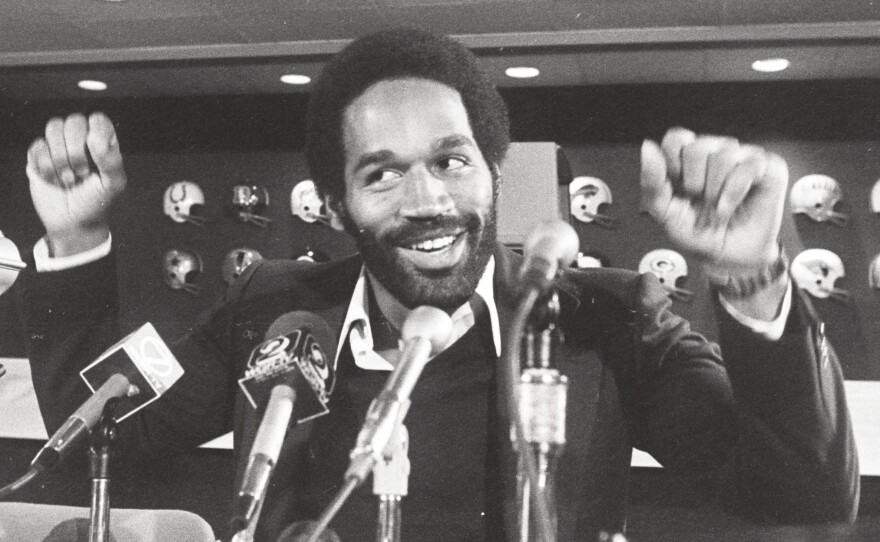 Simpson speaks at a press conference, circa 1975.