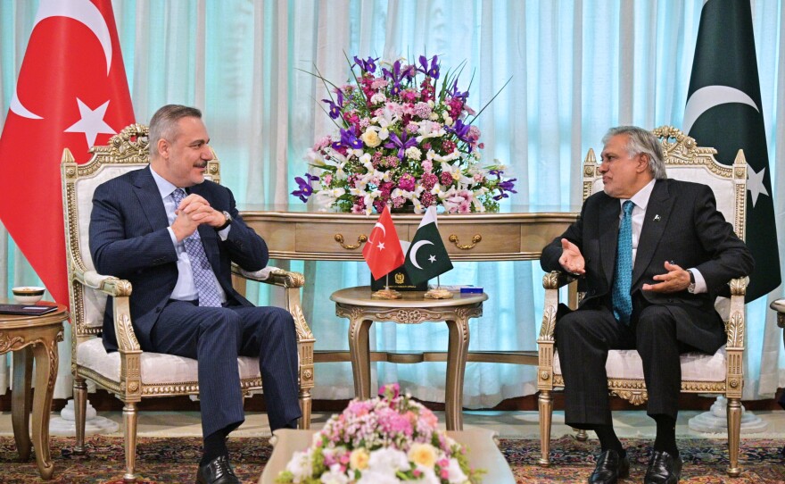 In this photo released by the Pakistan Ministry of Foreign Affairs, Turkish Foreign Minister Hakan Fidan, left, meets with his Pakistani counterpart Ishaq Dar in Islamabad, Pakistan, Sunday, March 29, 2026.