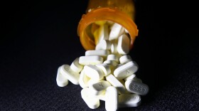 Surgeons at the University of Michigan are prescribing fewer opioids to reduce the risk of addiction.