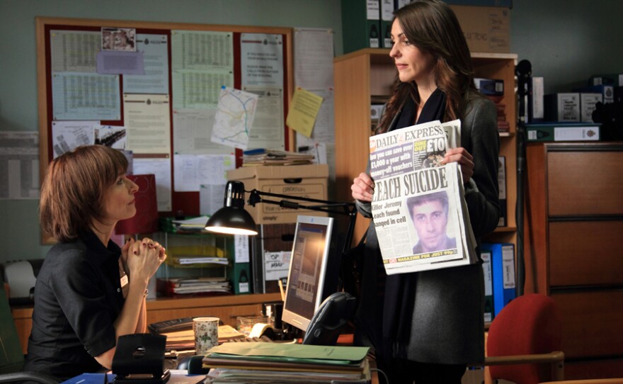 DC Rachel Bailey shows DCI Gill Murray the news of Leach’s suicide.