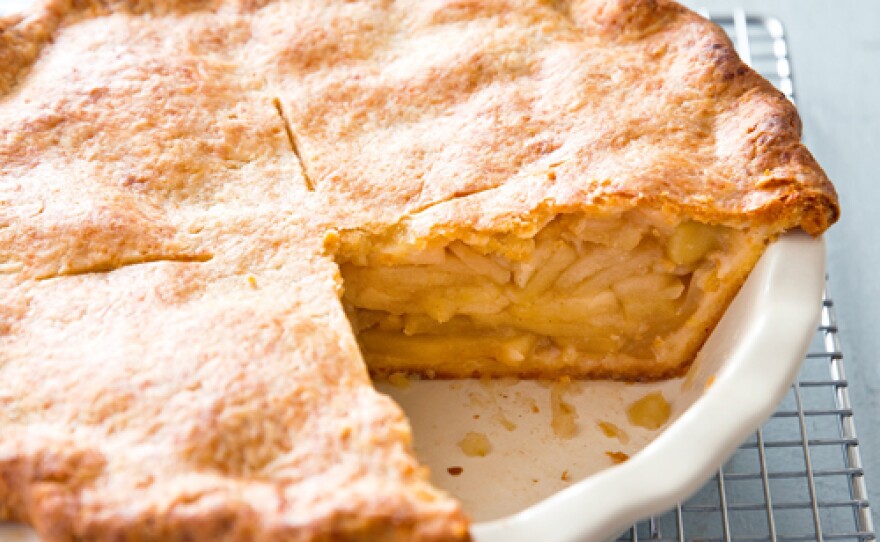 Apple pie with cheddar cheese crust