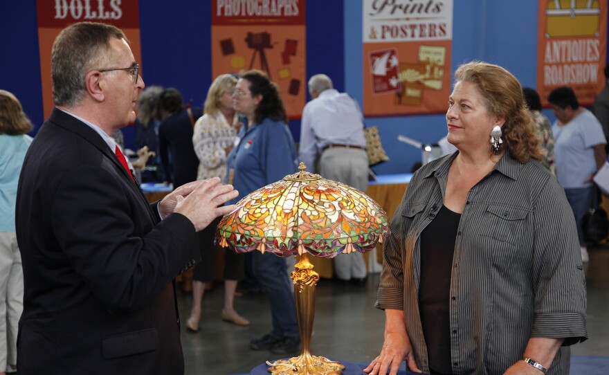David P. McCarron (left) appraises an early 20th-century Duffner and Kimberly table lamp in San Jose, Calif. ANTIQUES ROADSHOW “Vintage San Jose, Hour 1” airs Monday, September 15 at 8/7C PM on PBS.