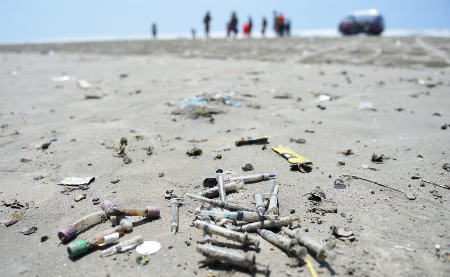 In this picture taken on September 3, 2019 used medical waste is pictured on Clifton beach in Karachi. - Swarms of flies, water-borne illnesses, and rivers of sewage have brought Pakistan's Karachi to its knees this rainy season as decades of mismanagement have turned the countrys commercial capital into a post-apocalyptic wasteland.