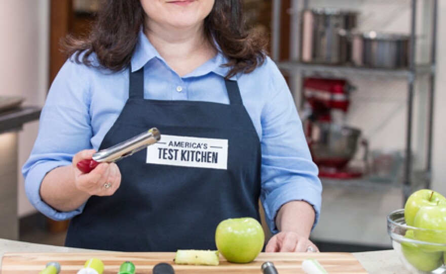 "Gadget Guru" Lisa McManus uncovers the best apple corers.