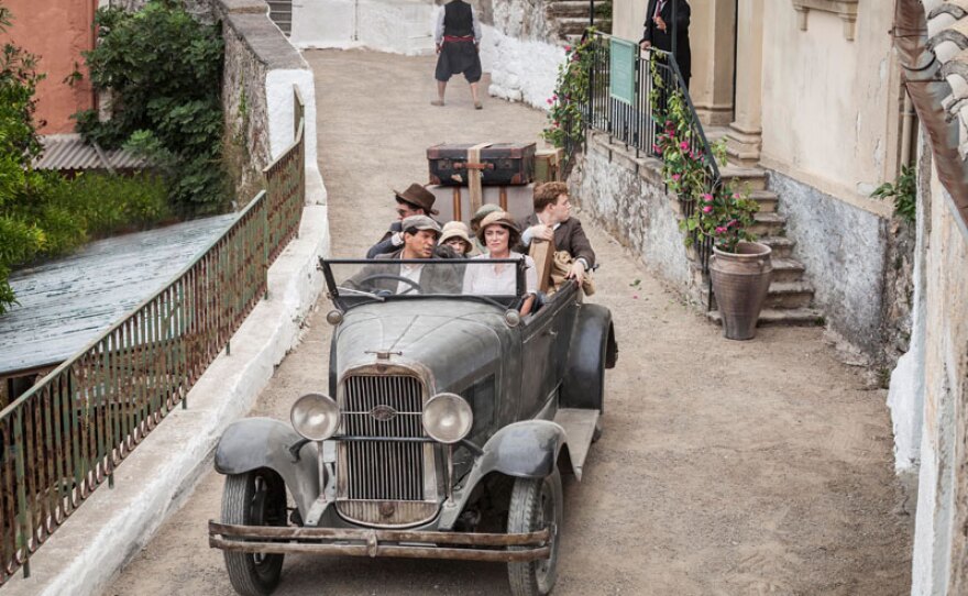 (front) Spiros Halikiopoulous (ALEXIS GEORGOULIS), Louisa Durrell (KEELEY HAWES) (back) Lawrence Durrell (JOSH OíCONNOR), Gerald Durrell (MILO PARKER), Margo Durrell (DAISY WATERHOUSE) & Leslie Durrell (CALLUM WOODHOUSE).