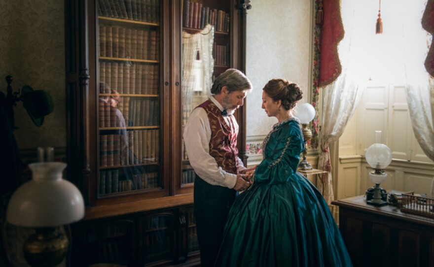 James Green Sr. (Gary Cole) and Jane Green (Donna Murphy) in a scene from MERCY STREET.
