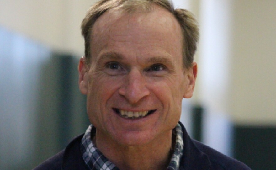 Paul Oyer teaches economics at the Stanford Graduate School of Business, as well as a research associate with the National Bureau of Economics. He met his girlfriend online dating.