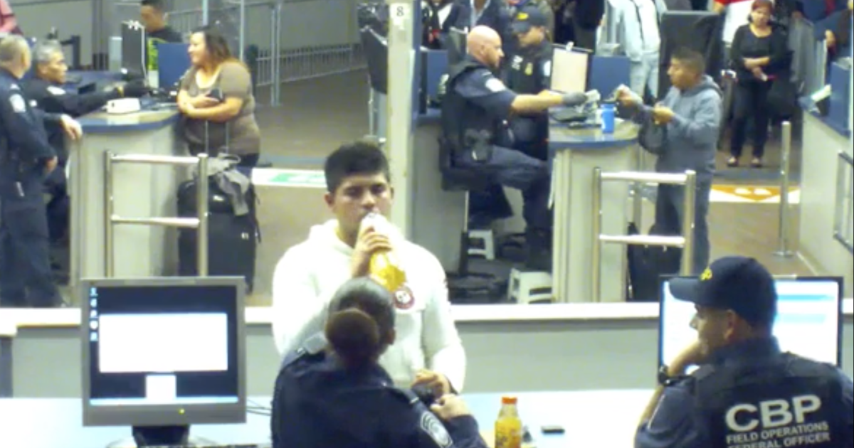 Roundtable Cars, Taxis And Walkers At The Border, Housing For Refugees