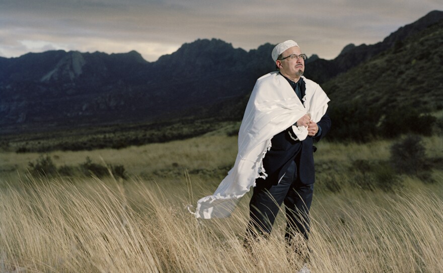 Daniel Diaz-Huerta dons his