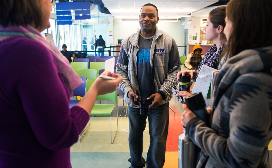 Simmons speaks to colleagues at the Health Care for the Homeless clinic.