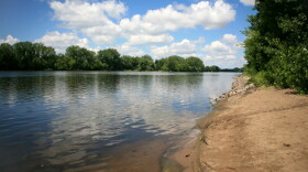 The Mississippi River in the upper reaches of the park has gentle shores. From here it flows into the only gorge on the Mississippi River.