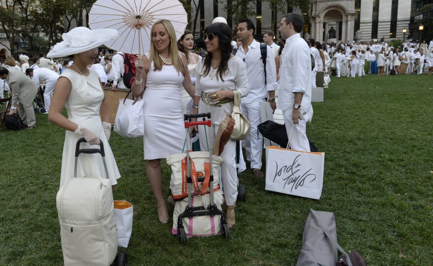 Guests arrive at Bryant Park last Wednesday, toting their dinner and dinnerware with them to the secret pop-up picnic.