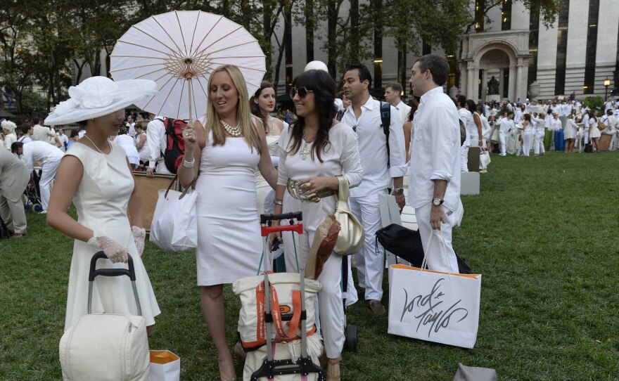 Guests arrive at Bryant Park last Wednesday, toting their dinner and dinnerware with them to the secret pop-up picnic.